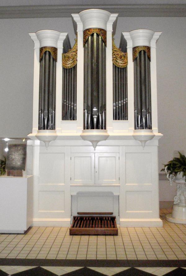 Color Image - front view of organ