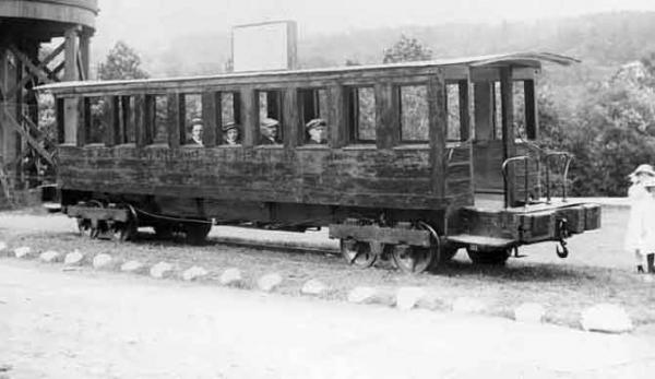 The Pennsylvania Gravity Railroad carried both passengers and coal along its
47-mile route. Shown here is a Pennsylvania Gravity Railroad passenger car.