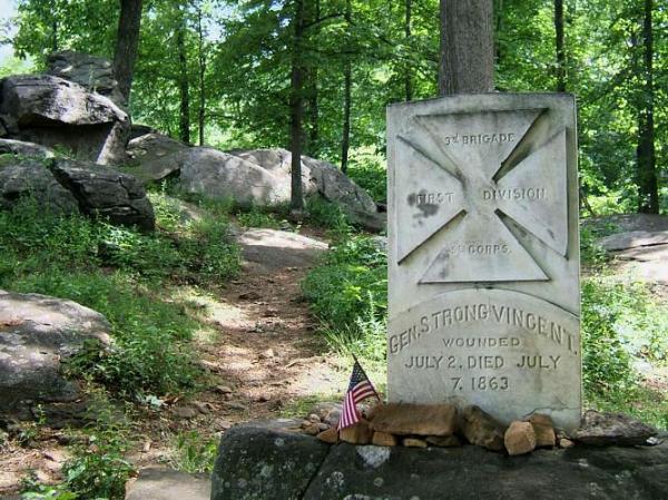 Marker at the location of the mortal wounding of Colonel Strong Vincent on the southern slope of Little Round Top.Gettysburg National Military Park, Pennsylvania