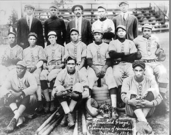 The 1913 Homestead Grays pose for a photo in 1913.